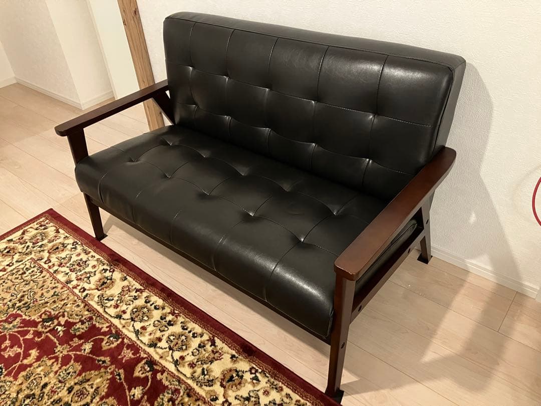 2人掛け　ソファ　黒　レザー調　ウッド。