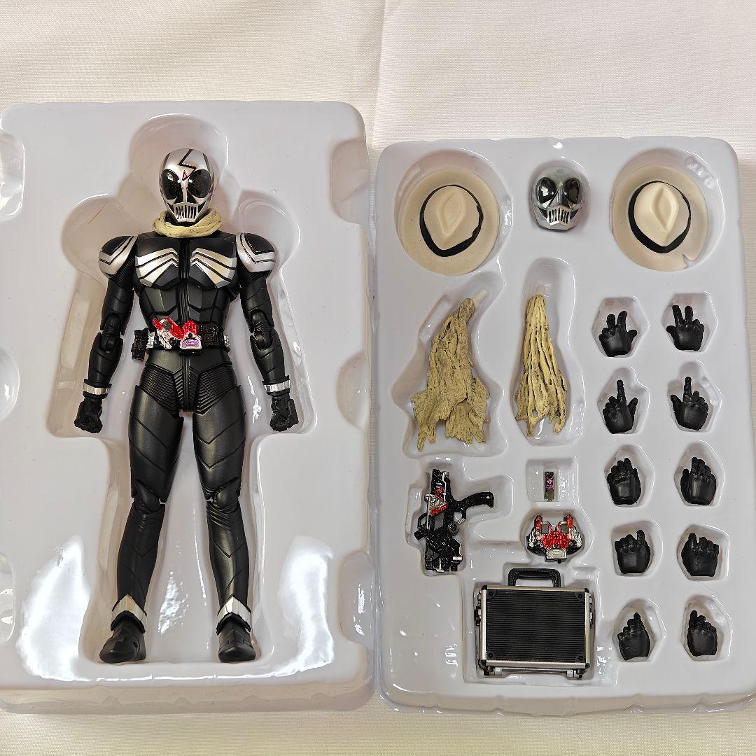 S.H.Figuarts真骨彫製法 仮面ライダースカル 箱なし現状品 S.H.Figuarts（真骨彫製法） 仮面ライダースカル | 魂ウェブ
