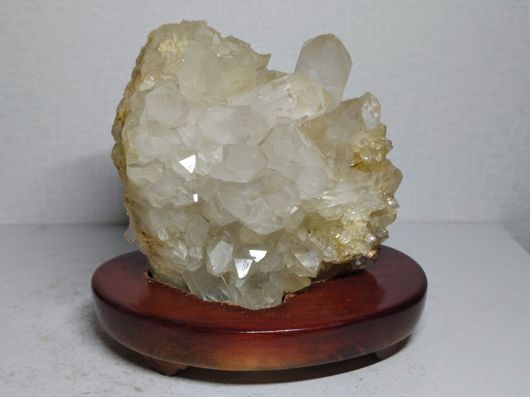 水晶 1.5kg クォーツ 原石 鑑賞石 自然石 誕生石 鉱物 鉱石 水石 宝石