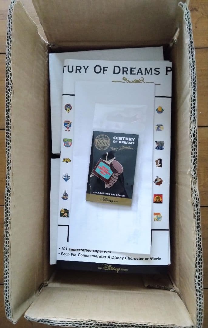 レア！レトロ☆ディズニーストア☆ウォルト生誕100周ピンバッジ