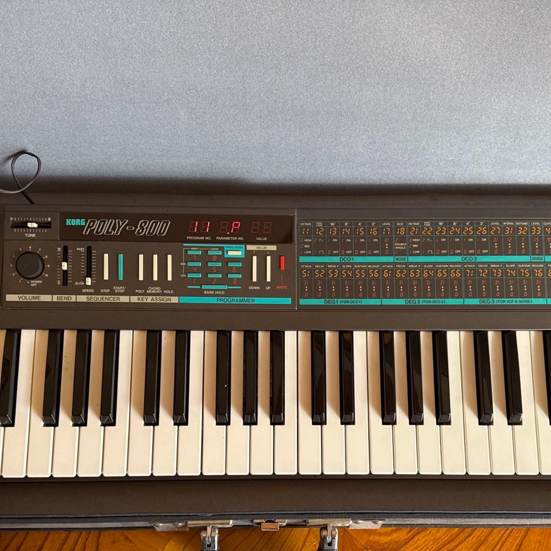 アナログシンセサイザー　コルグ　KORG POLY-800 レトロ