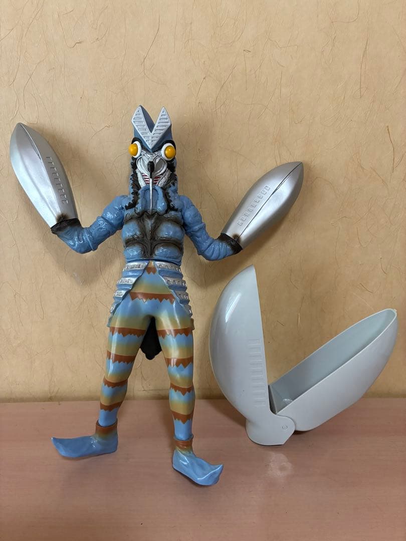 バルタン星人　特大フィギュア　BP と　バルタン星人のハサミ大　セット