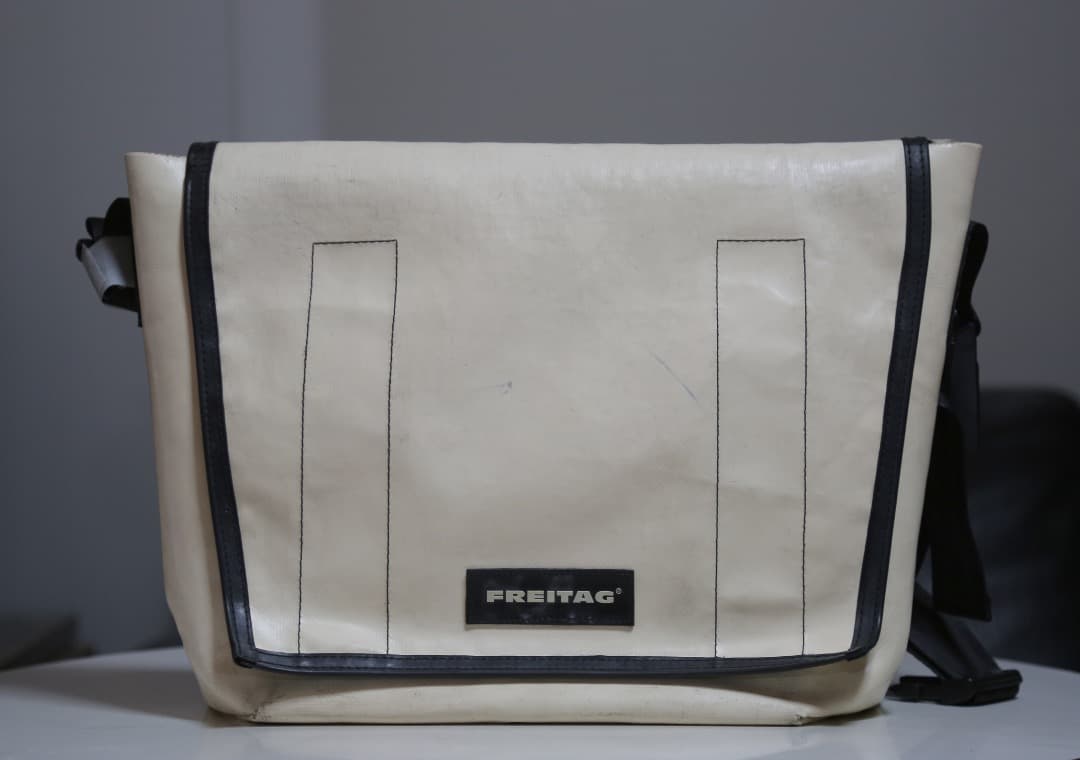 FREITAG F12 Dragnet オールオフホワイト　艶タグ Messenger Bag FREITAG F12 Dragnet | Freshlabels.com