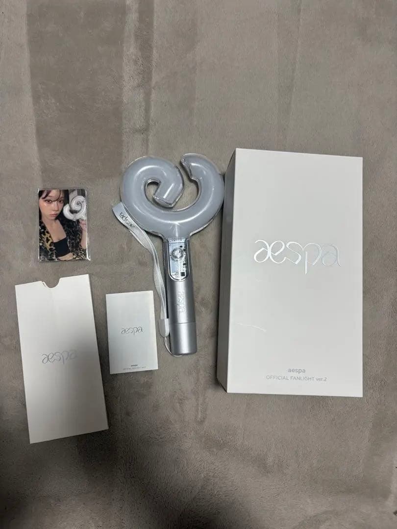 aespa 公式ペンライト ver2 トレカ4枚付き - メルカリ