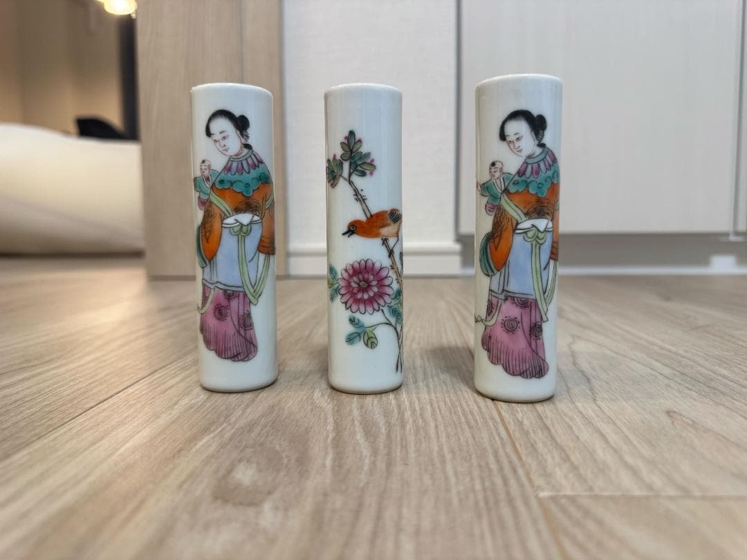 粉彩花瓶三本組 人物花鳥文様 色絵磁器 清朝様式 大清乾隆年製】粉彩花鳥 花瓶 | ギャラリー寿