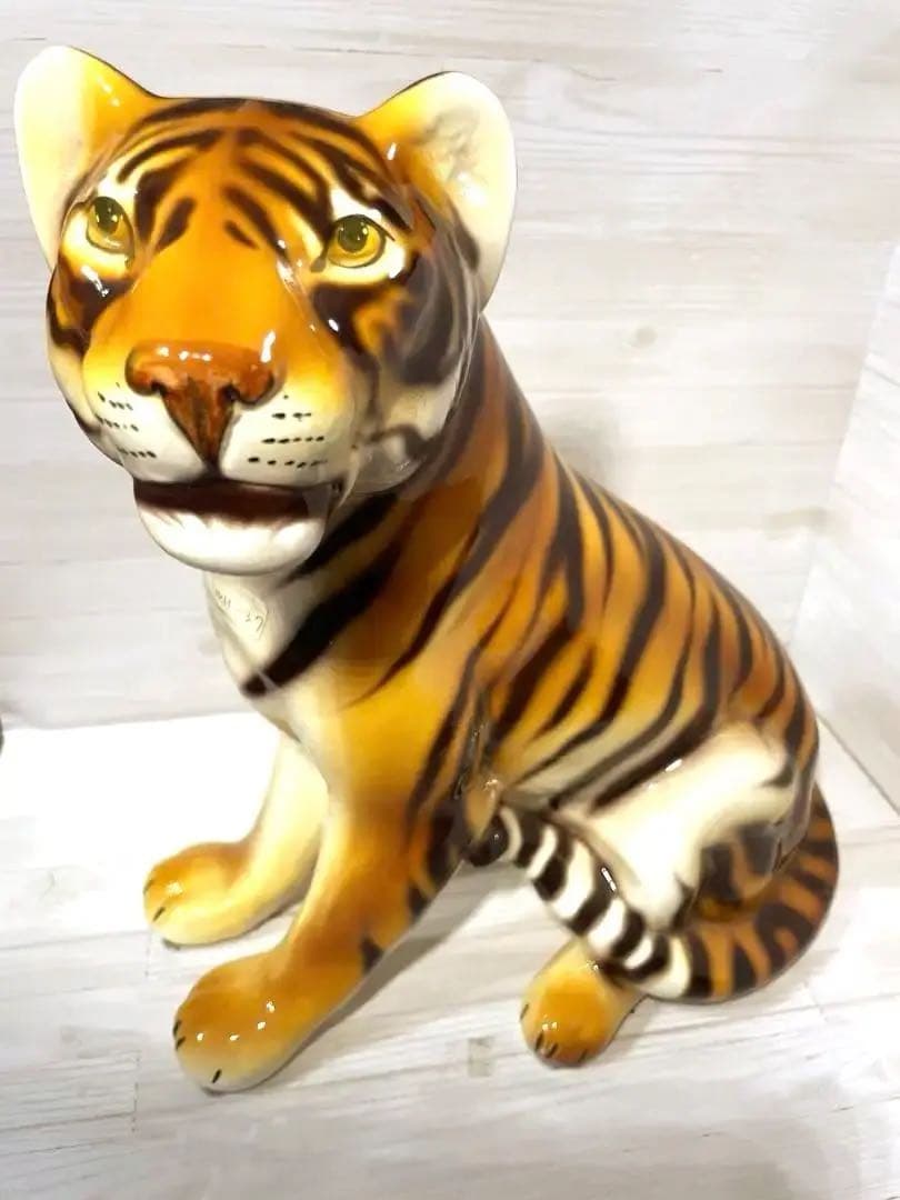 タイガー 虎　置物 オブジェ 陶器