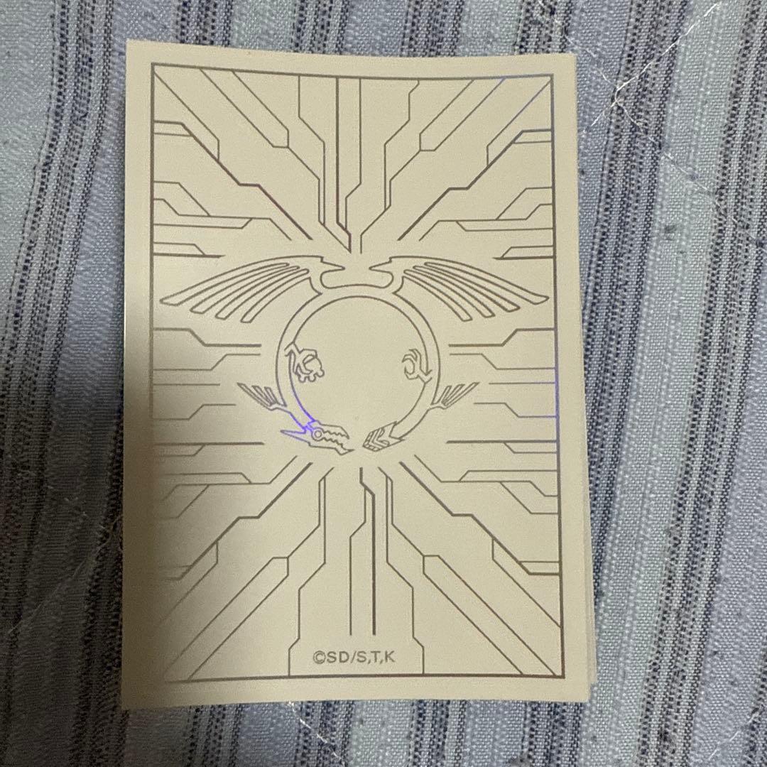 遊戯王　スリーブ　竜の紋章　白　75枚 Amazon.co.jp: 遊 戯 王 竜の紋章 スリーブ 白 : 文房具・オフィス用品