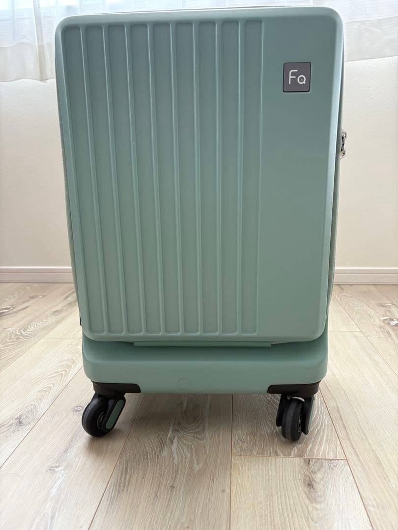 フリークエンター　キャリーケース　スーツケースLieve 32L