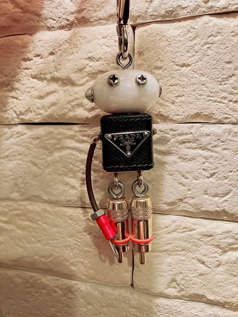 PRADA ロボット型キーホルダー　ユニセックス　エドワード