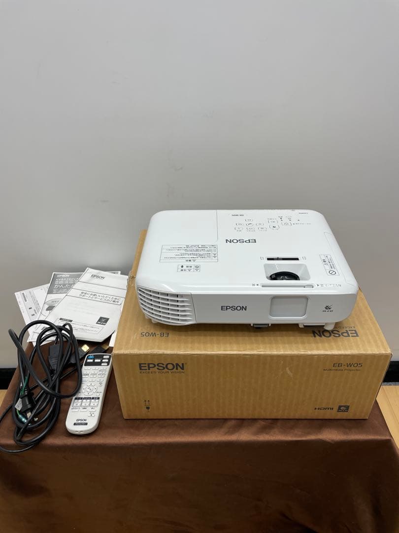 ⭐︎美品⭐︎EPSON プロジェクター EB-W05