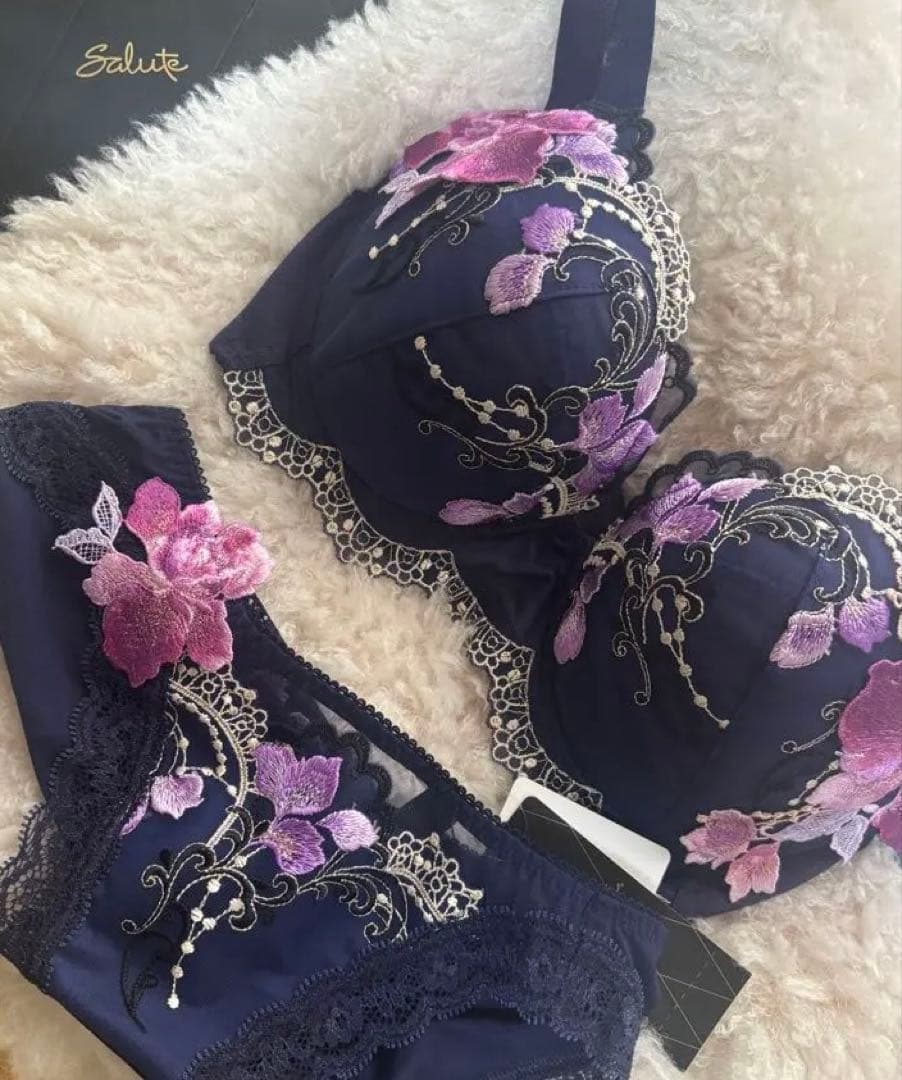 値下げしました！サルートF65&ショーツMセット新品未使用91g バレンタインに