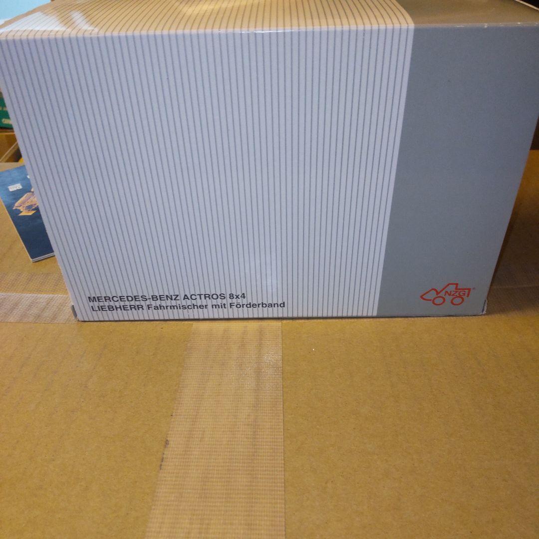 NZG メルセデスベンツアクトロス8x4 Liebherrミキサー車 メルセデスベンツ、日本に大型特殊輸送車『アロクス』『アクトロス