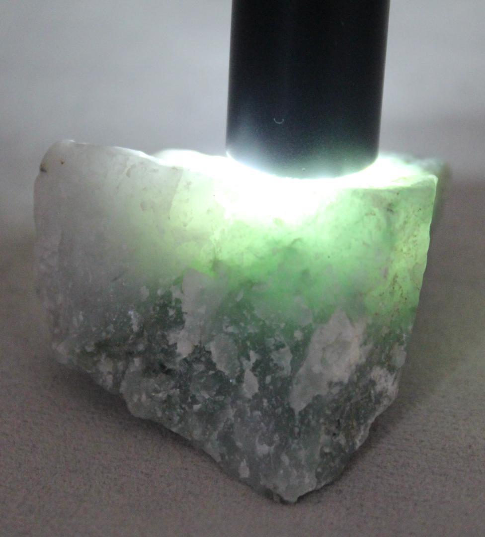 ［透過スカスカのガラス質］糸魚川翡翠 原石 43.5g