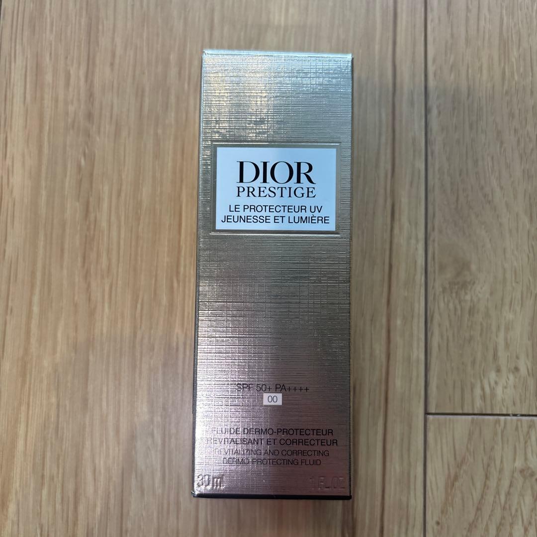 【Dior】　プレステージ　ル　プロテクターUV ルミエール 00 30ml