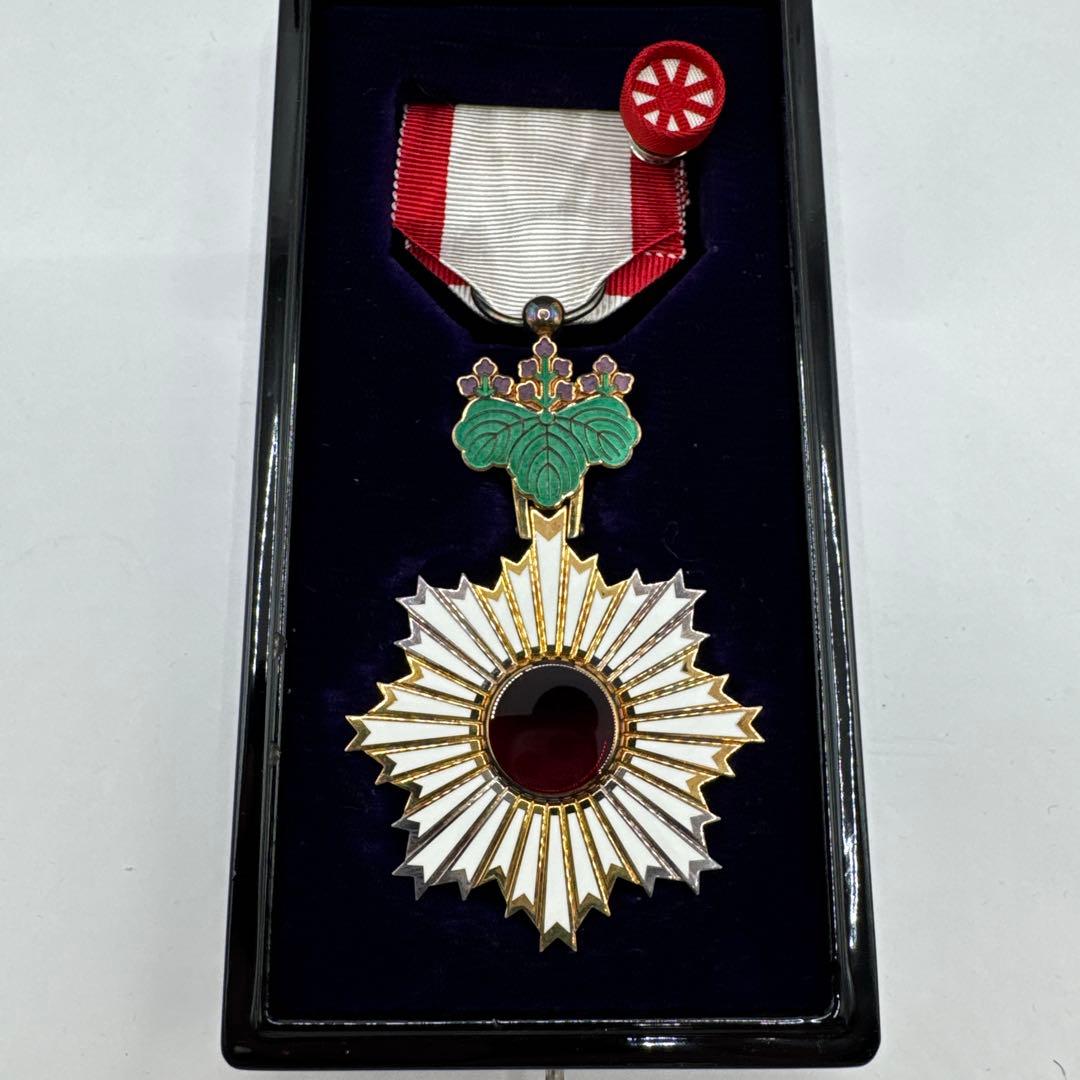 超美品✨勲章 勲五等単光旭日章 共箱 略章付き 61Zz9viKlFL._AC_UF350,