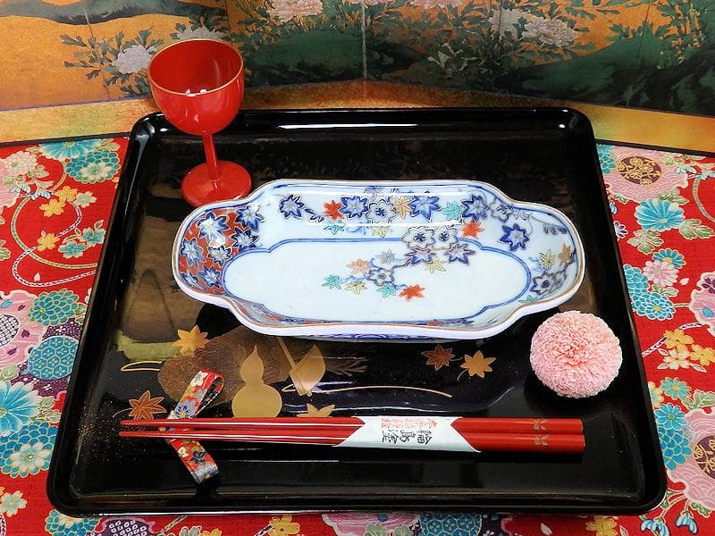 大聖寺伊万里　金襴手　紅葉の図　隅切長皿　 N1071AS-DCl 大聖寺伊万里 金襴手 紅葉図 木瓜型変形長皿