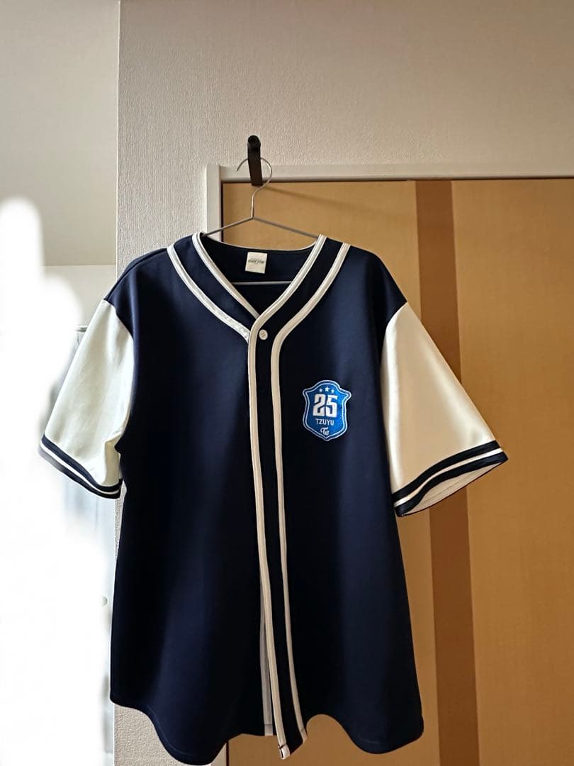 TWICE ユニフォームシャツ　ツウィ