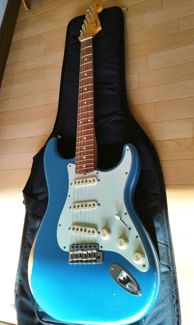 美品　fender Vintera Road Worn Stratocaster