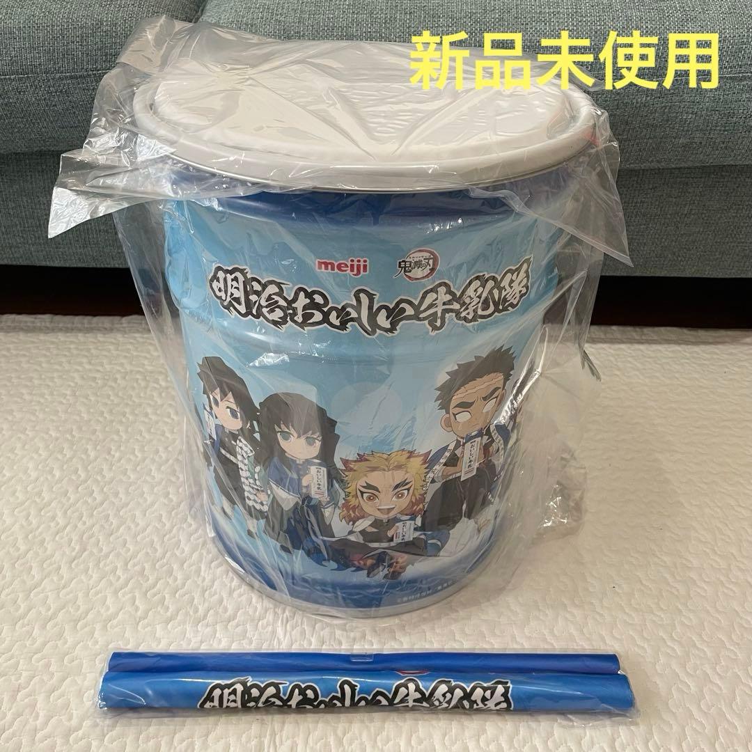 鬼*入様 明治おいしい牛乳　座れる鬼滅の刃缶　B3タペストリー
