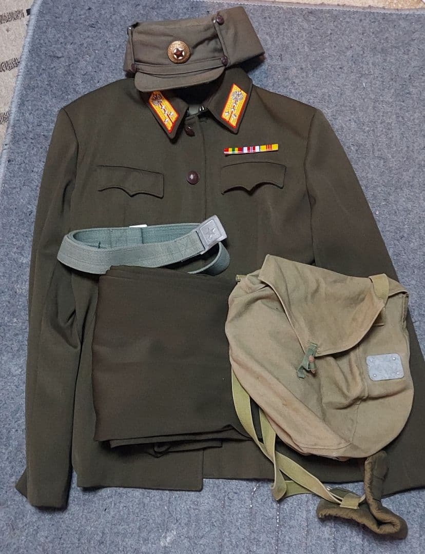 北朝鮮軍制服上下・野戦帽 中田商店複製品 実物ショルダーポーチ付