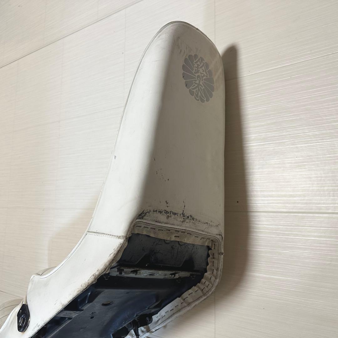 GSX250E ゴキ 3段シート タックロールシート 白 エナメル 45cm - メルカリ