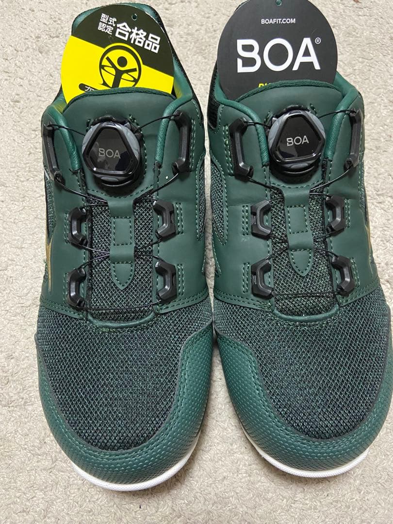 BOAシステム グリーンスポーツシューズ