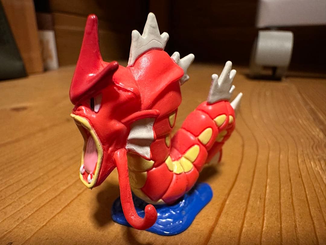 最終値下げ！モンコレ非売品ギャラドス ポケモン モンコレ 色違い 赤いギャラドス 非売品 初期 - メルカリ