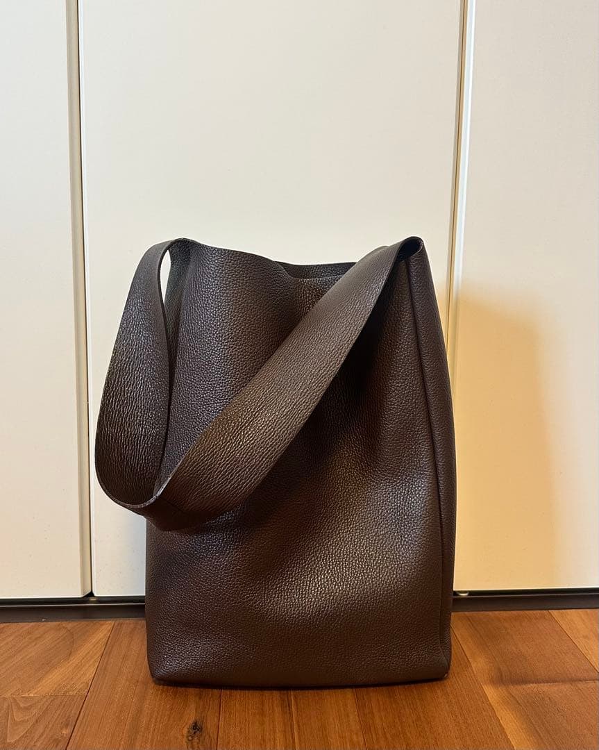 Aeta ショルダーバッグ　ブラウン　シボ革