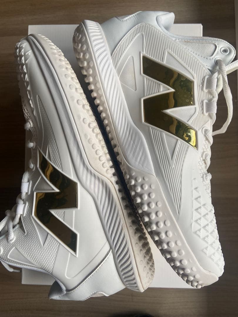 リーチ New Balance トレーニングシューズ ホワイト/ゴールド