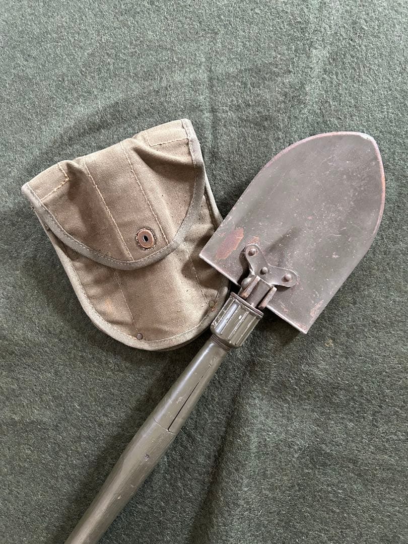 ミリタリー　米軍　折りたたみ式シャベルとポーチセット G.I.T TOOLS 米軍払い下げ商品｜折り畳みスコップ＆ポーチセット