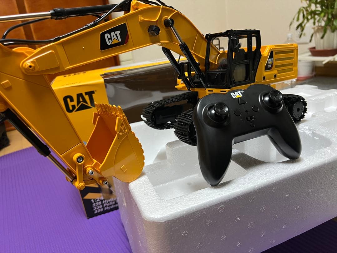 CAT RC Excavator コントローラー付き 京商、本格的なアクションを手軽に楽しめる「CAT RC建機シリーズ」を