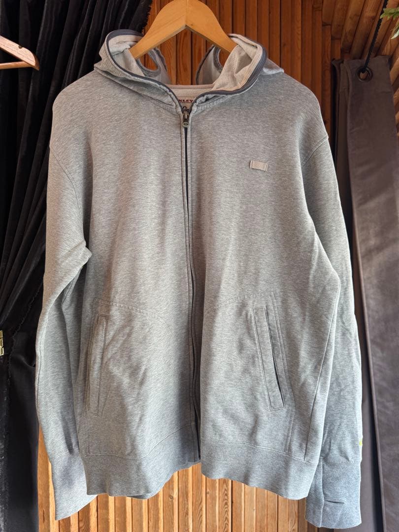 レア Oakley 00s デザインフーディー スペシャル - メルカリ