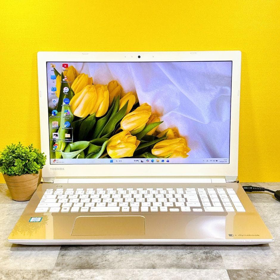 おしゃれなゴールド✨新品SSD搭載で快適✨カメラ付き 薄型 フルHD Win11 ほぼ美品✨おしゃれゴールド❣快適SSD✨カメラ フルHD 薄型Windows11