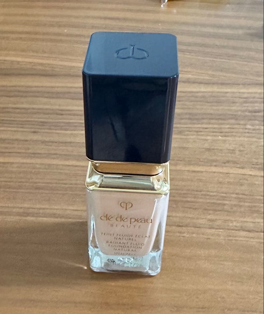 一度のみ使用！クレドポーボーテ タンフリュイドエクラナチュラル オークル10