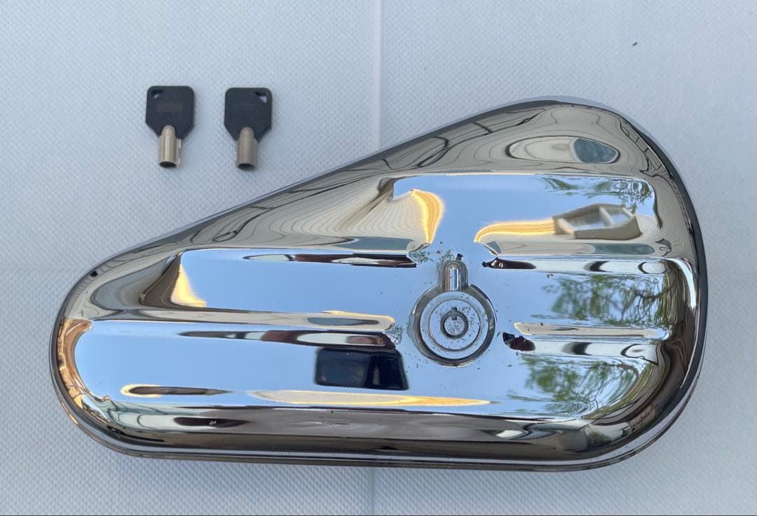 うえはらっち様　ハーレー純正 クローム ツールボックス 鍵付き