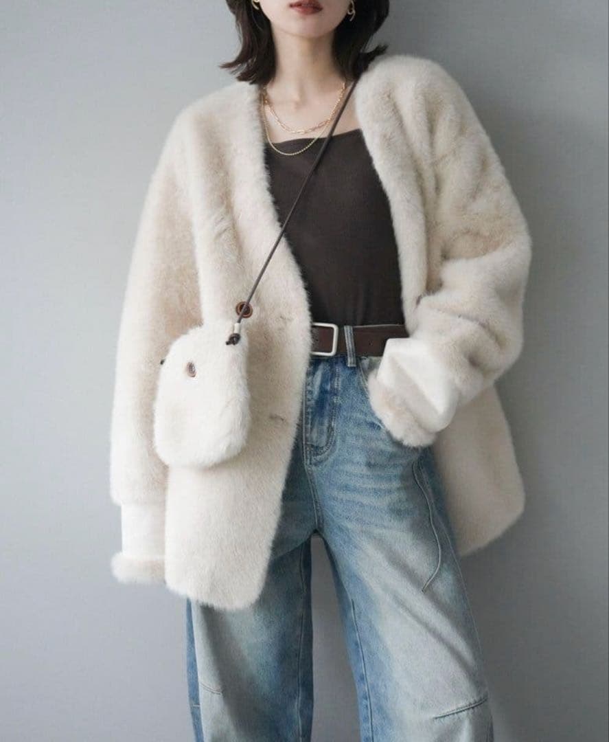 【新品】Lumier リュミエ 同型　バック付きエコファーコート アイボリー