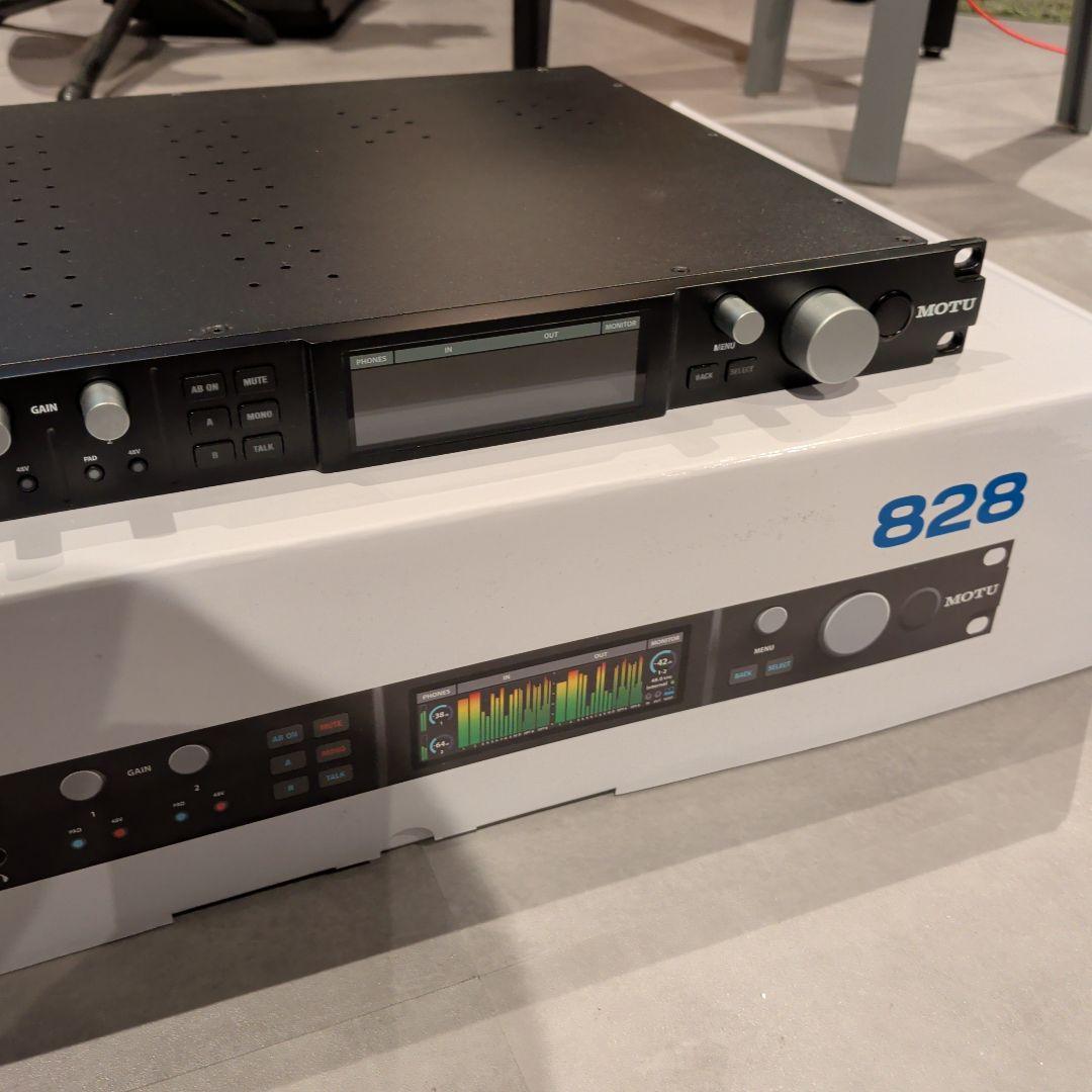 MOTU 828 オーディオインターフェイス(第5世代) 828_front_1200_right-768x196.png
