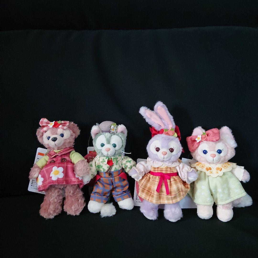 新品タグ付き ハートフェルトストロベリーギフト ぬいぐるみバッジセット 抱きつく姿にきゅんっ！ ダッフィーたちの「ぬいぐるみチャーム」は