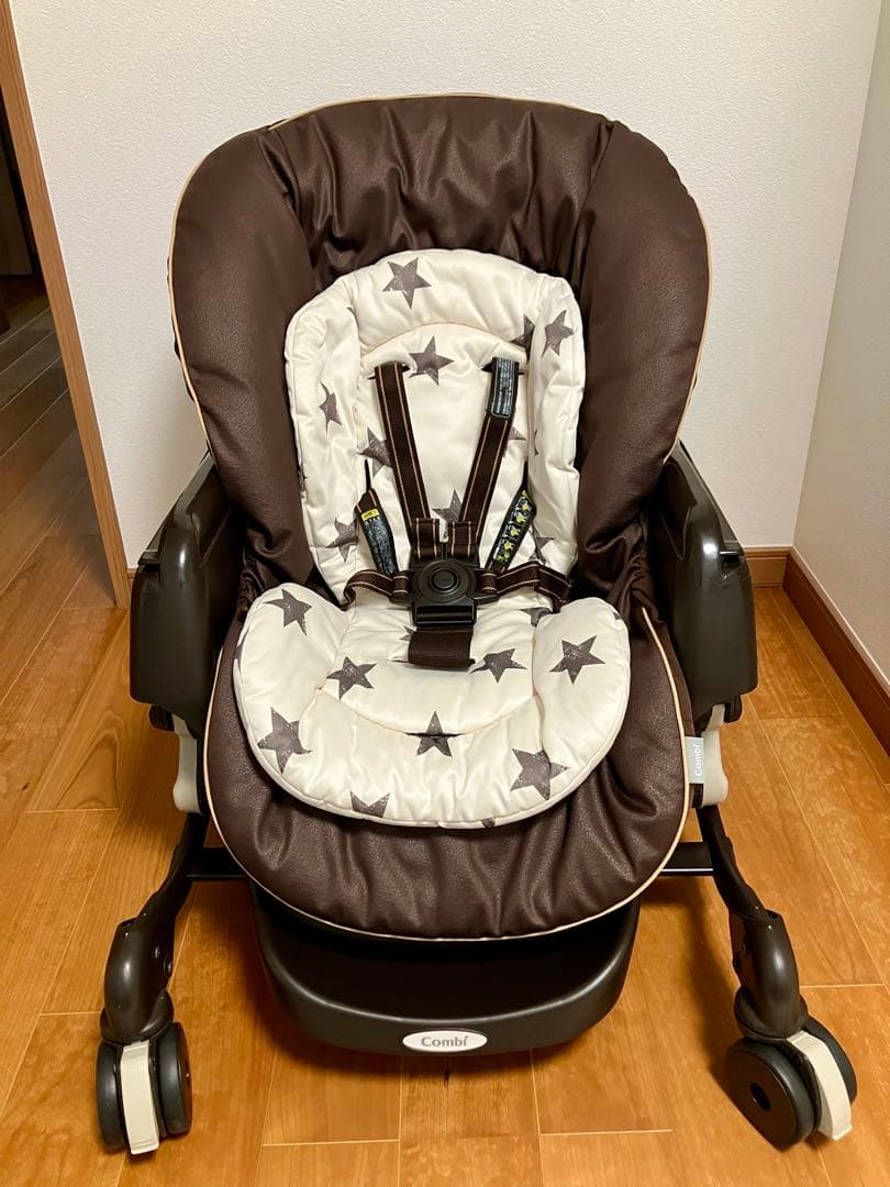 combiコンビ ネムリラ 4キャス オートスウィング ハイローチェア