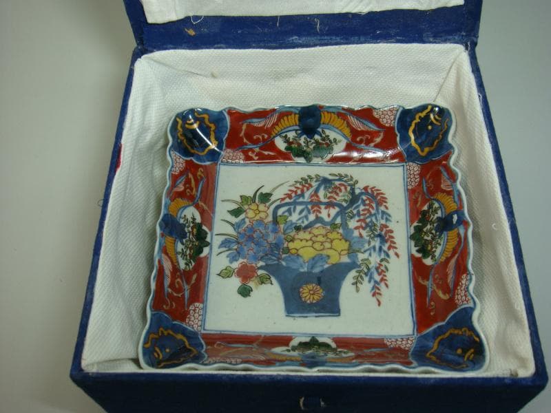 皿■渦福 明 色絵染付 四角皿 花篭 唐草 花尽くし 赤絵 時代物 骨董品■