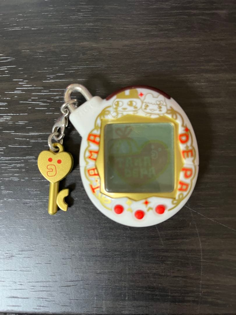 たまごっちデパート限定　ふぁみりーイロイロたまごっちプラス　デパたま