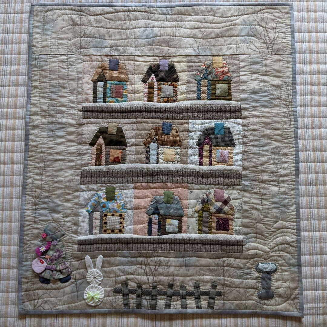 ハウスの冬景色　パッチワークキルト　タペストリー