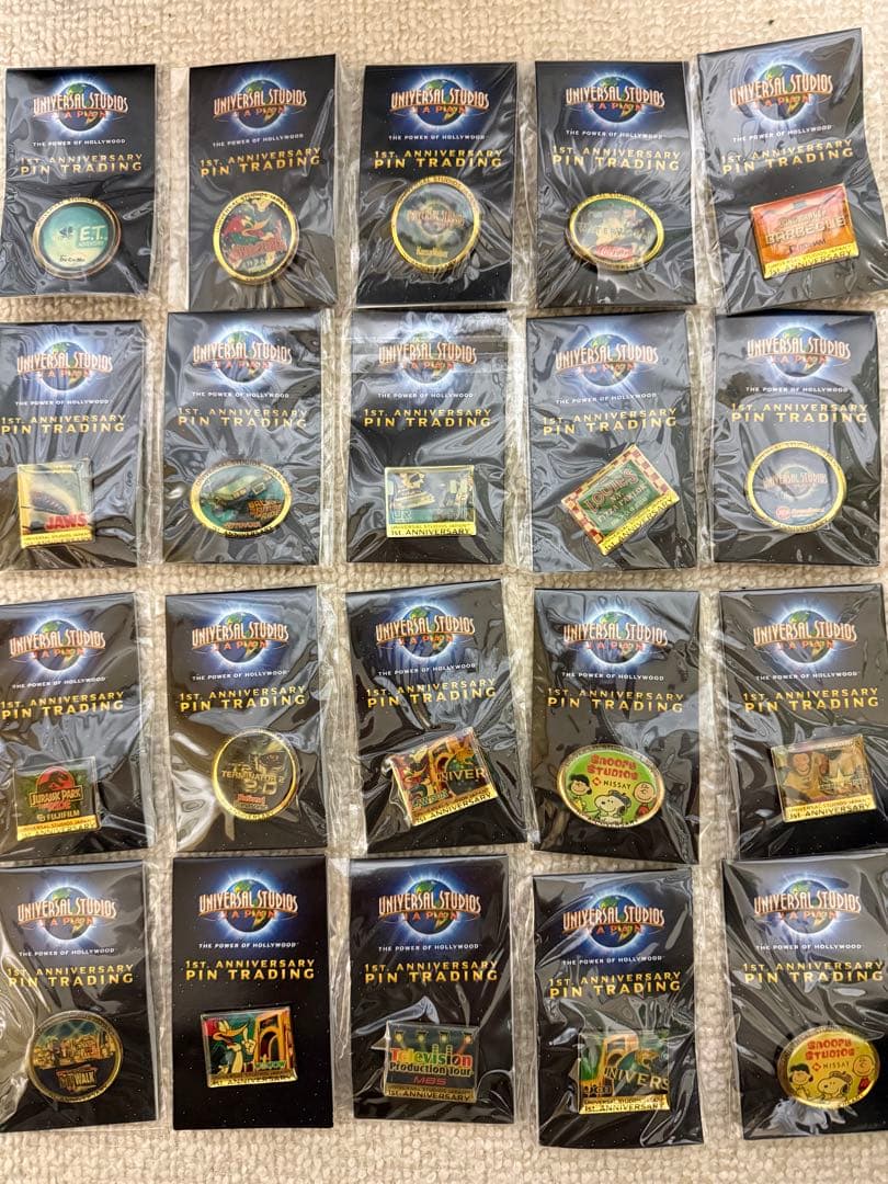 USJ 1周年コレクションBOXと非売品ピンバッチ19種、スヌーピーは色違い2種 非売品 スヌーピーUSJ1周年記念 ピンバッジ2個セット 匿名配送 - メルカリ