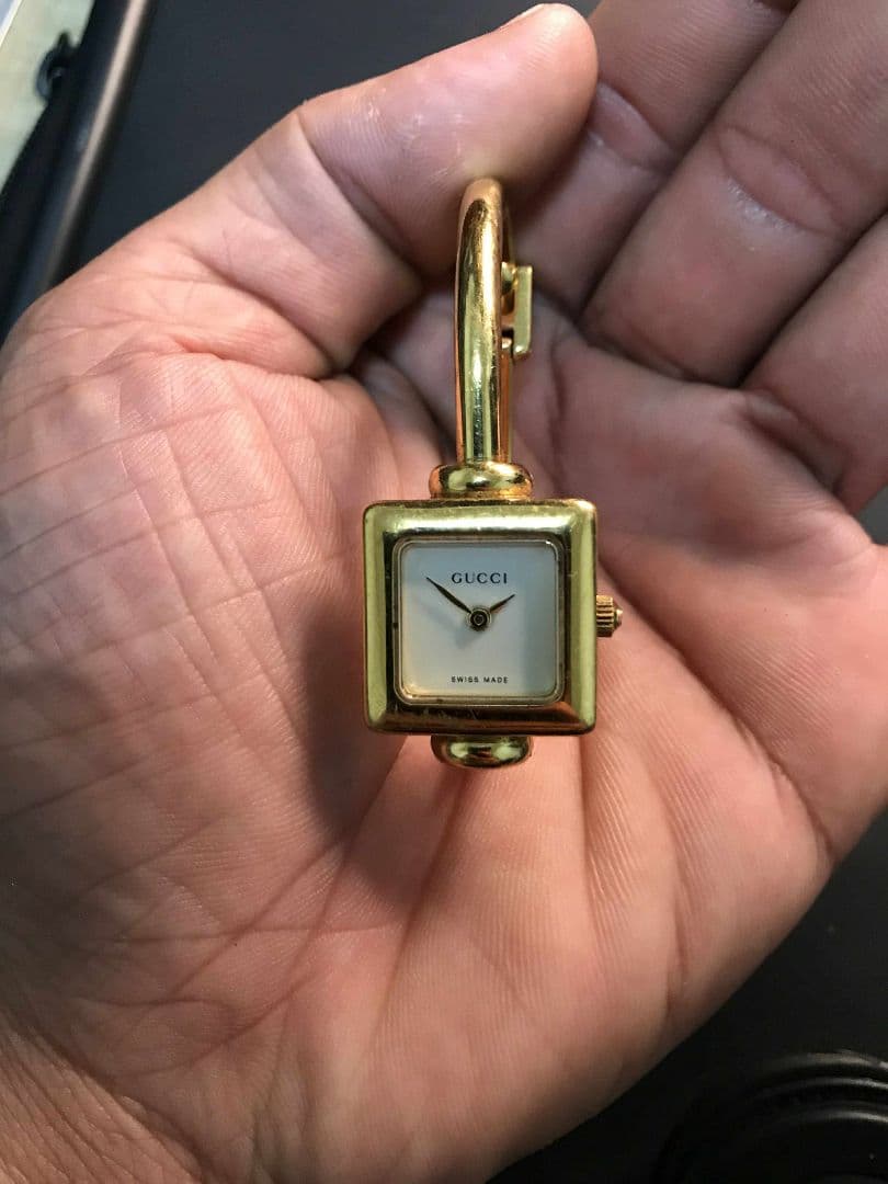 GUCCI ゴールド スクエアフェイス 時計