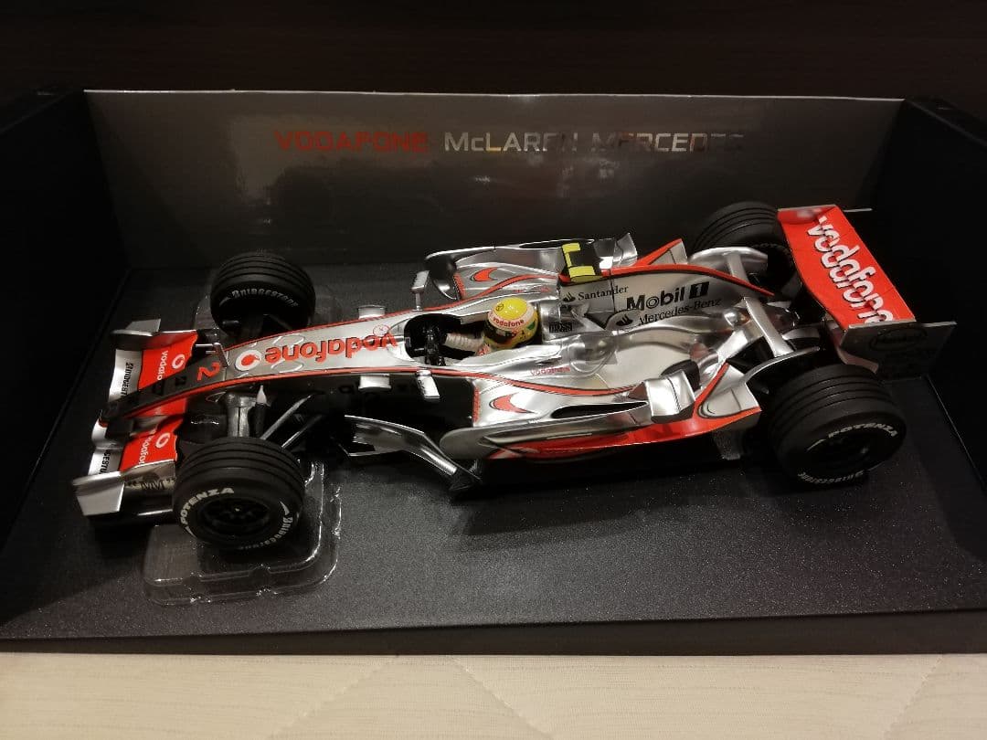 1/18 ミニチャンプス マクラーレン メルセデス MP4-22 L.ハミルトン