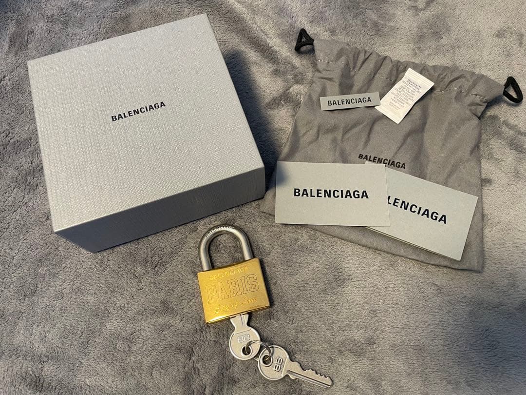 【美品】BALENCIAGA CITY OF LOVE パドロックバッグチャーム