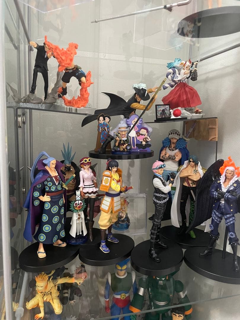 ワンピース フィギュア12体×小物6個セット ワンピース フィギュア 12体セット - メルカリ