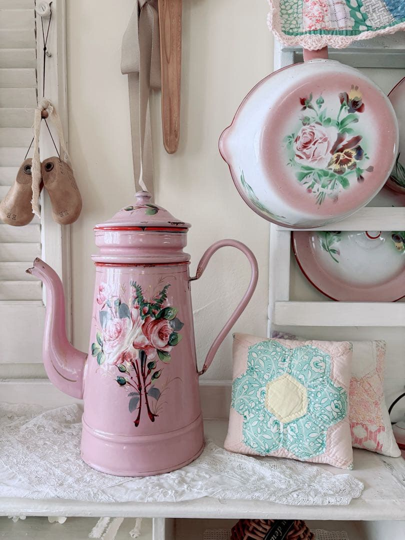 アンティークホーロー♡AUBECQ社ピンクバラ柄ホーローカフェティエール　希少❣️ フランス1930年代 ＊ 小ぶりなホーロー・カフェティエール ＊ ピンクの