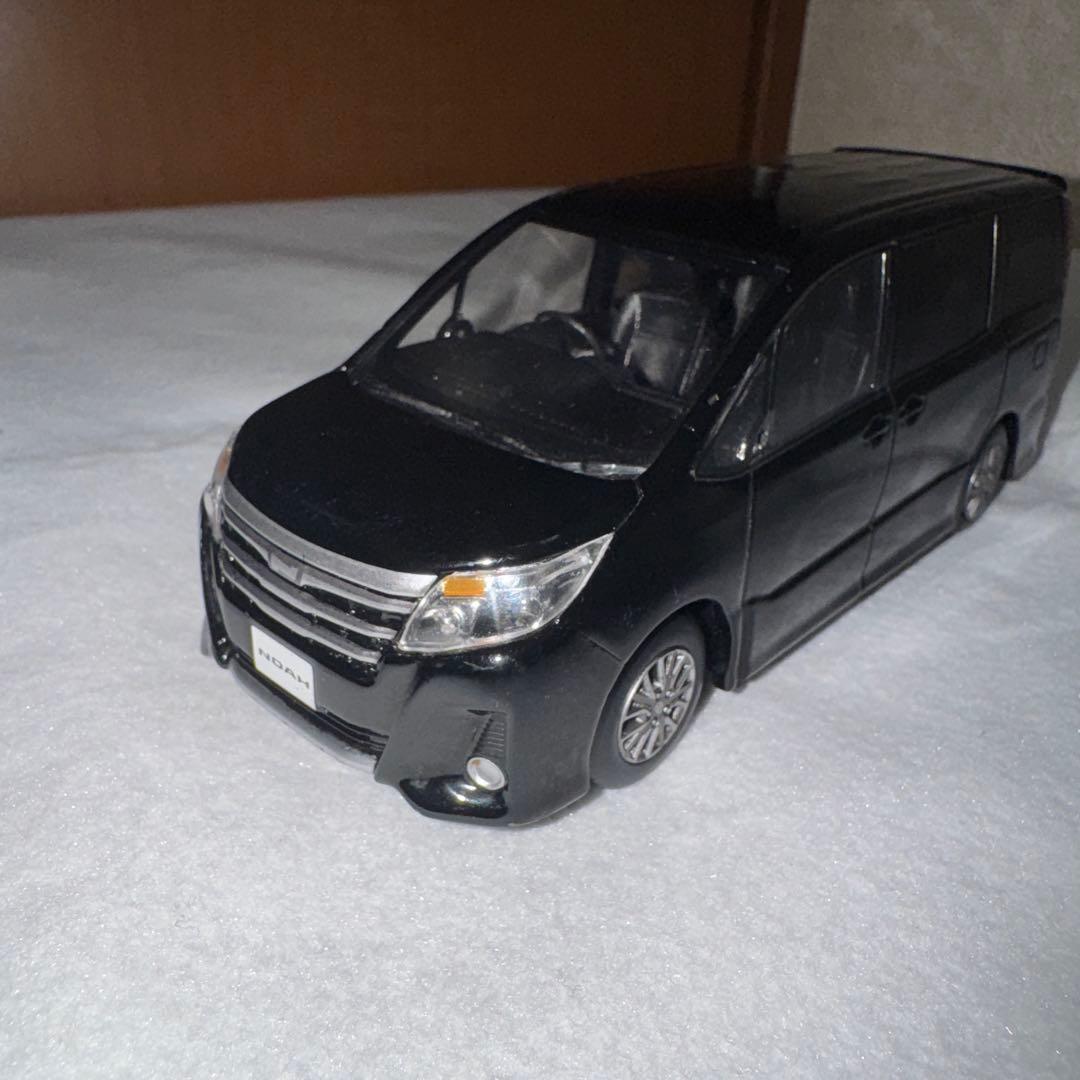 トヨタ ノア ミニカー 黒