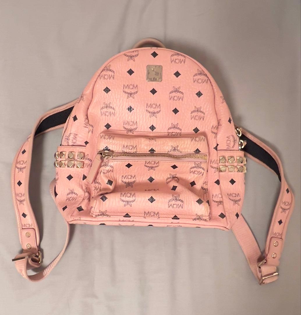 MCM ピンク リュック スタッズ付き エムシーエムバックパック サイドスタッズ ピンク レディース リュック